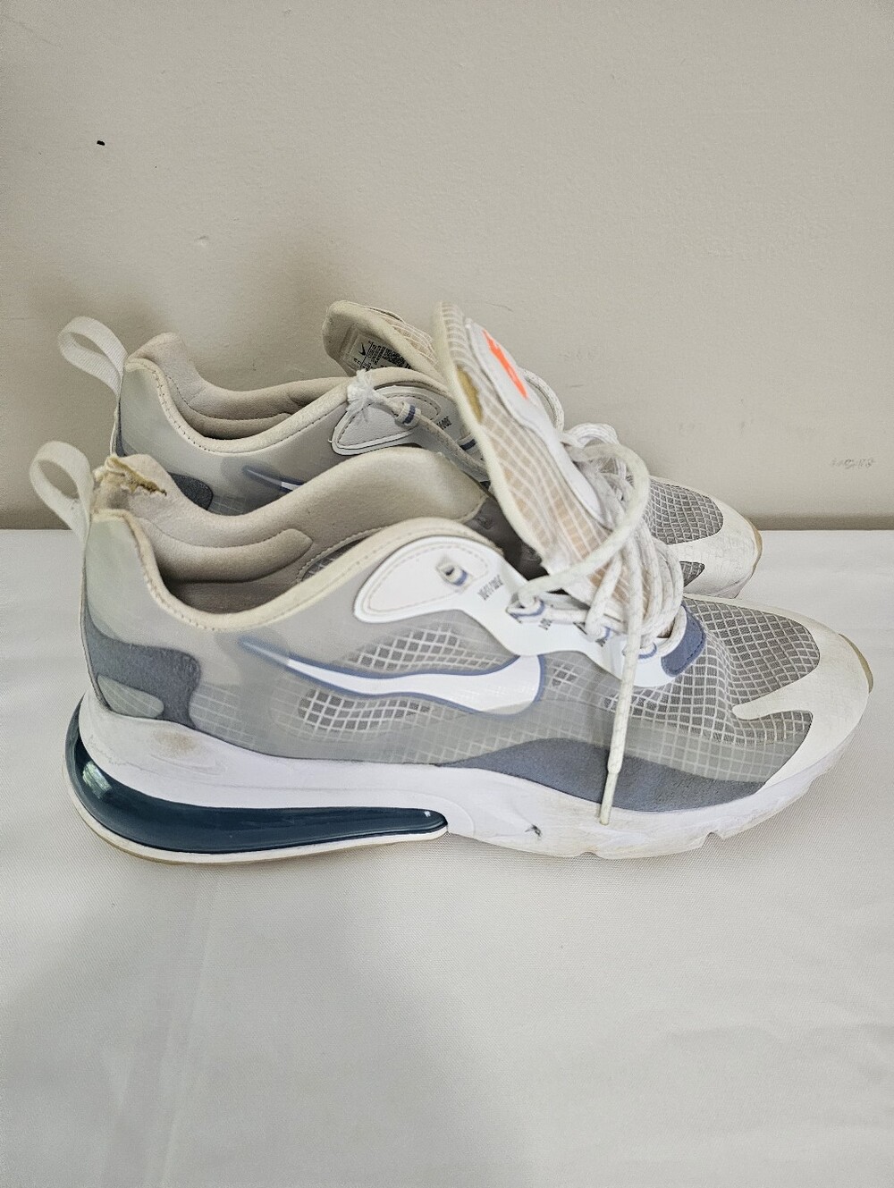 Nike Men Air Max 270 React SE Sneakers in White & Gray